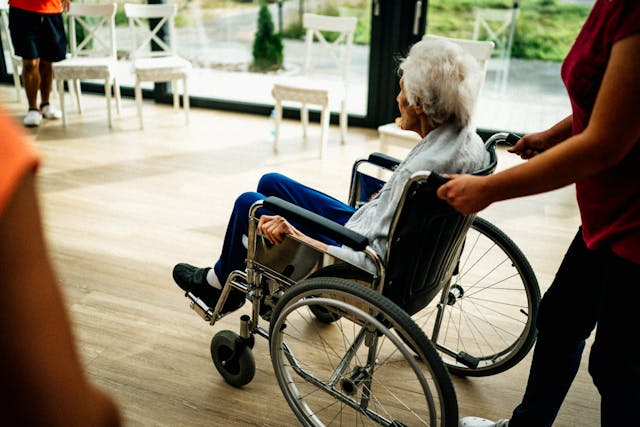 AN ELDER WOMAN IN NEED OF SENIOR CARE SERVICES